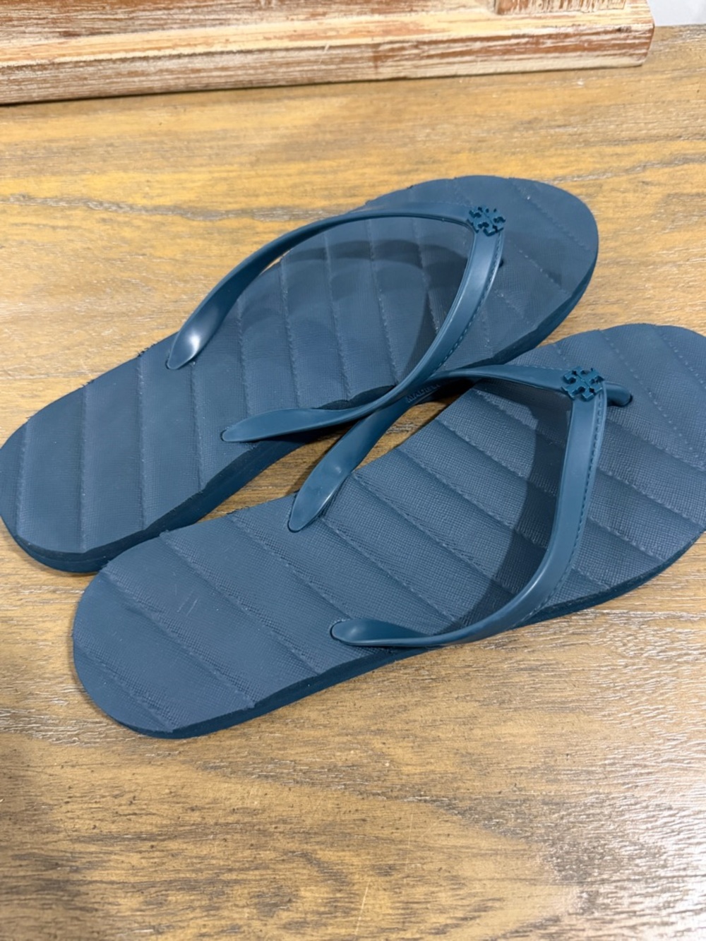 Tory Burch Flip Flops Women’s Size 10 – Navy
